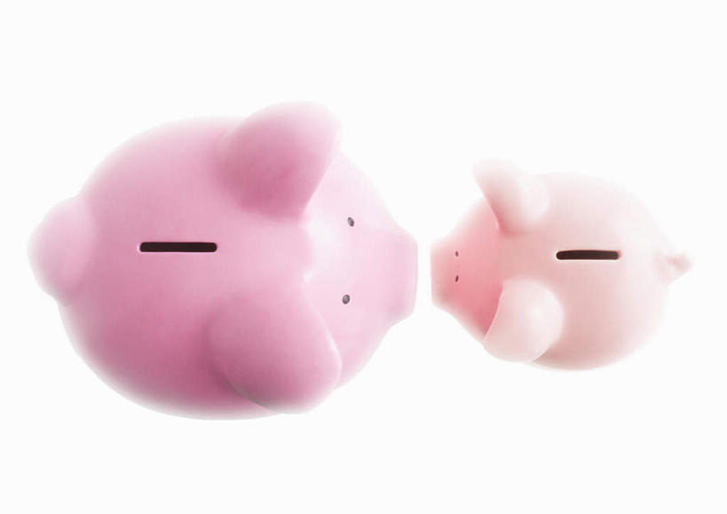无人,横图,俯视,室内,特写,白天,白色背景,静物,两个,粉色,容器,储蓄罐,器皿,储蓄,存钱,金融,理财,摄影,影棚,经济,资金,存钱罐,存款,流通,贸易,贮钱罐,储钱罐,扑满,彩图,高角度拍摄,影棚拍摄,拍摄