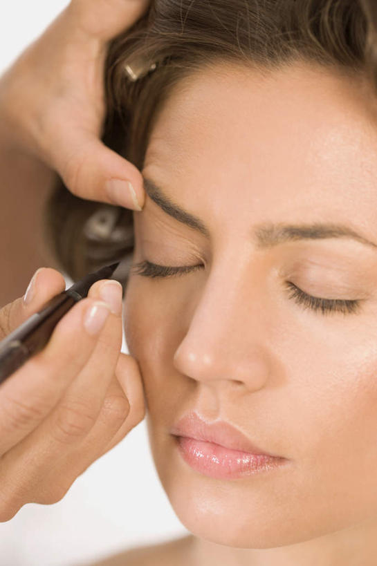 西方人,脸,头,脸颊,两个人,闭眼,竖图,室内,特写,白天,白色背景,正面,化妆,美容,时尚,欧洲,欧洲人,护肤,握,阴影,反射,影子,拿,拿着,裸露,彩妆,保养,享受,休闲,眼线笔,放松,握着,保健,摄影,影棚,美容工具,裸,化妆师,养颜,化妆工具,年轻女性,女人,女性,白种人,头部,脸部,脸蛋,面部,闭眼睛,闭着眼,闭着眼睛,半身,彩图,影棚拍摄,拍摄