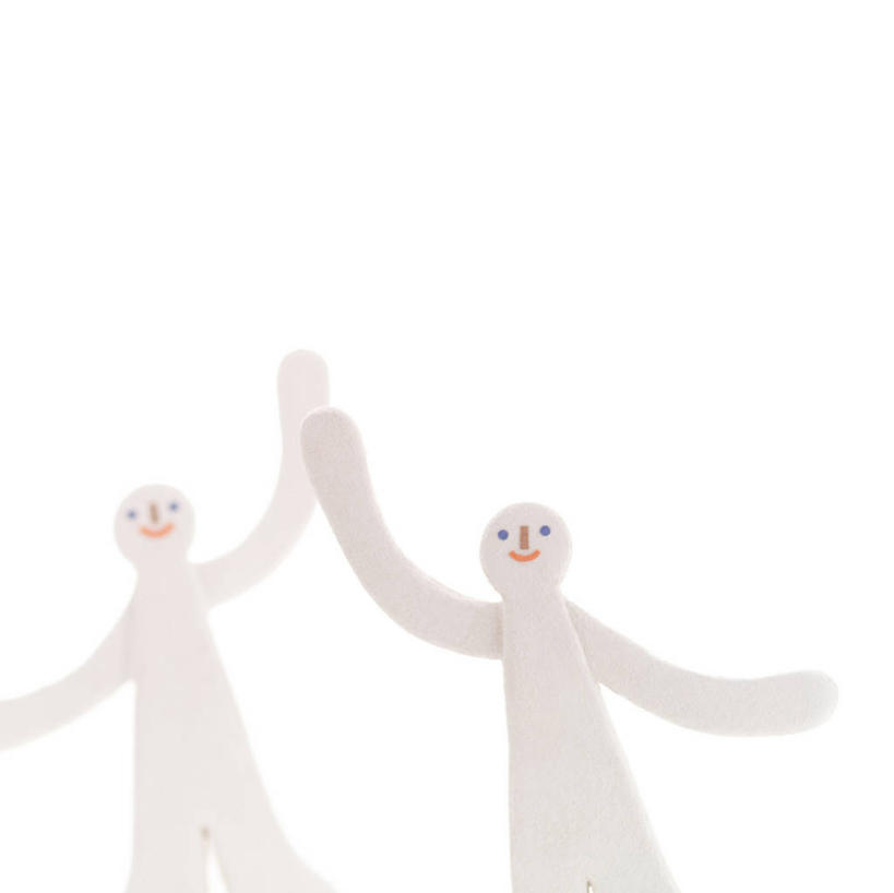 无人,举,横图,室内,特写,白天,白色背景,仰视,快乐,兴奋,骄傲,成功,胜利,静物,雕塑,击掌,艺术,装饰,雕刻,雕像,工艺品,手势,托,自信,摄影,影棚,纪念,美术,主题,陈列,功能,美学,两尊,举起,举手,举着,拍手,向上举,向上伸,向上托,彩图,低角度拍摄,影棚拍摄,欢乐,开心,拍摄