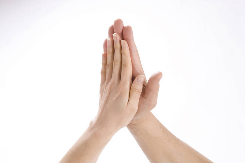 东方人,手,两个人,横图,室内,特写,白天,白色背景,正面,快乐,兴奋,骄傲,成功,胜利,亚洲,击掌,黄种人,手势,手部,自信,摄影,影棚,男人,男性,年轻男性,年轻女性,女人,女性,亚洲人,拍手,半身,彩图,影棚拍摄,欢乐,开心,拍摄