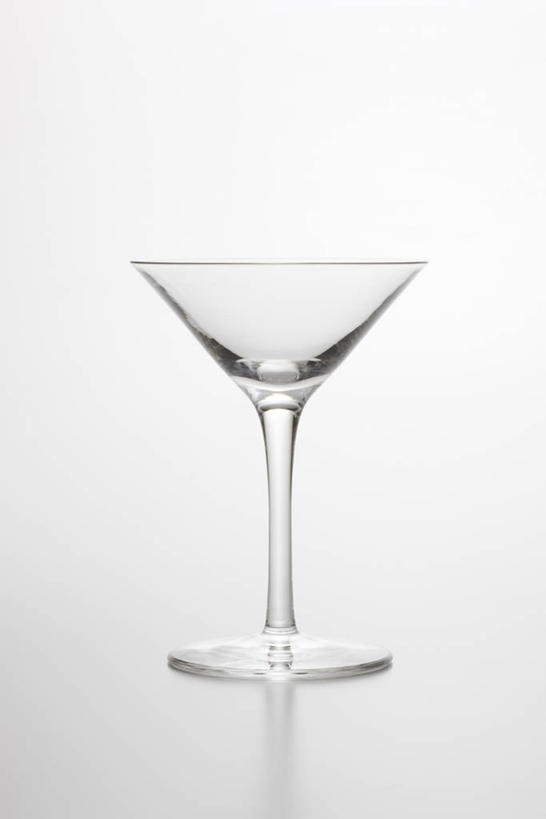 无人,竖图,室内,特写,白天,白色背景,正面,静物,杯子,阴影,反射,高脚杯,影子,玻璃制品,一个,酒杯,摄影,影棚,单个,鸡尾酒杯,玻璃杯,彩图,影棚拍摄,拍摄