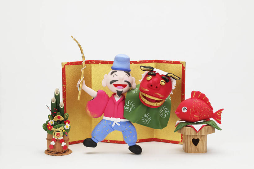 东方人,一个人,无人,站,笑,微笑,横图,室内,特写,白天,白色背景,正面,民族服装,家具,屏风,桌面,桌子,鲤鱼,静物,雕塑,亚洲,仅一个男性,仅一个人,仅一个中年男性,握,艺术,装饰,木制,鱼,雕刻,雕像,假面具,面具,木桌,拿,拿着,注视,黄种人,水产,鱼类,木制品,工艺品,观察,看,站着,握着,摄影,影棚,观看,纪念,华丽,修饰,协调,美术,点缀,察看,遮挡,关注,水生动物,主题,分隔,水生物,陈列,门松,功能,美学,衬托,美观,雅致,雅观,长寿,美化,男人,男性,中年男性,亚洲人,鲤子,鲤拐子,站立,彩图,全身,影棚拍摄,传统服装,民俗服,拍摄,鬼面,鬼形脸谱,淡水生物,河鲜,木桌子