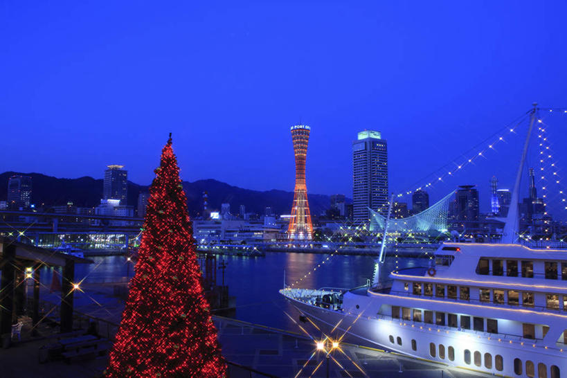 无人,高楼大厦,横图,室外,夜晚,正面,度假,河流,美景,水,植物,城市风光,城市,大厦,建筑,摩天大楼,夜景,船,照明,日本,圣诞节,亚洲,一艘,节日,庆祝,彩灯,河水,景观,水流,灯光,圣诞树,文化,娱乐,游轮,游船,灯,树,树木,蓝色,绿色,蓝天,天空,自然,灯具,交通工具,邮轮,天,庆典,享受,休闲,景色,放松,花灯,生长,成长,纪念,照亮,照明设备,载具,东亚,观光塔,本州,本州岛,日本国,近畿地方,近畿,兵库,兵库县,神户,神户港,神户港口塔,神户市,神戸,县厅,神戸市,旅游船,彩图,大楼,高层建筑,高楼,摩天楼,神户港塔