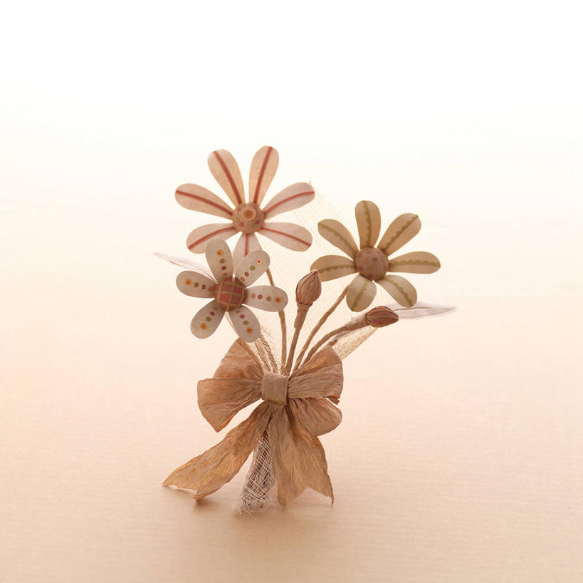 无人,横图,室内,特写,白天,正面,静物,阴影,装饰,盛开,反射,丝绸,丝带,影子,纸,缎带,纸张,花蕾,绸带,花,花瓣,花朵,鲜花,蝴蝶结,花苞,花蕊,摄影,影棚,华丽,修饰,纸板,点缀,硬纸板,衬托,美观,雅致,雅观,彩图,影棚拍摄,拍摄