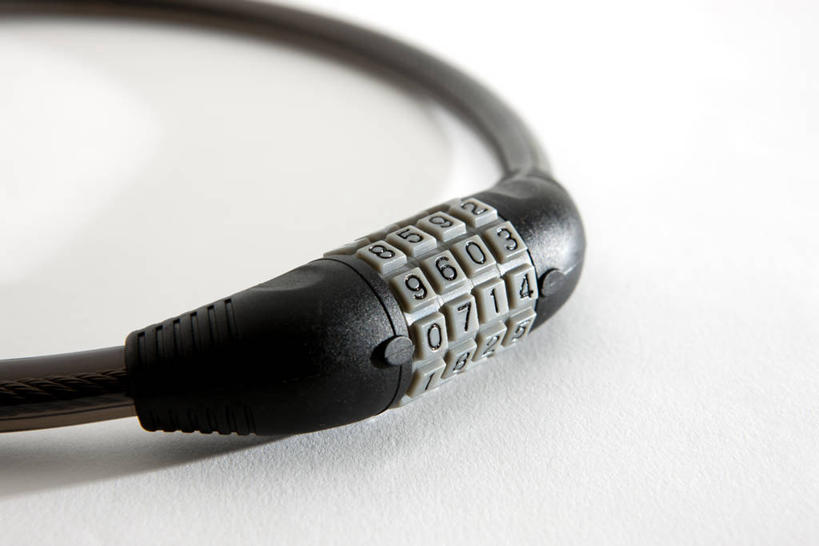 无人,横图,俯视,室内,特写,白天,白色背景,安全,静物,阴影,朦胧,模糊,反射,影子,防护,锁,一个,摄影,密码锁,影棚,单个,保护,保险,私密,保全,周全,安稳,安定,防盗,平安,彩图,高角度拍摄,影棚拍摄,拍摄,号码锁