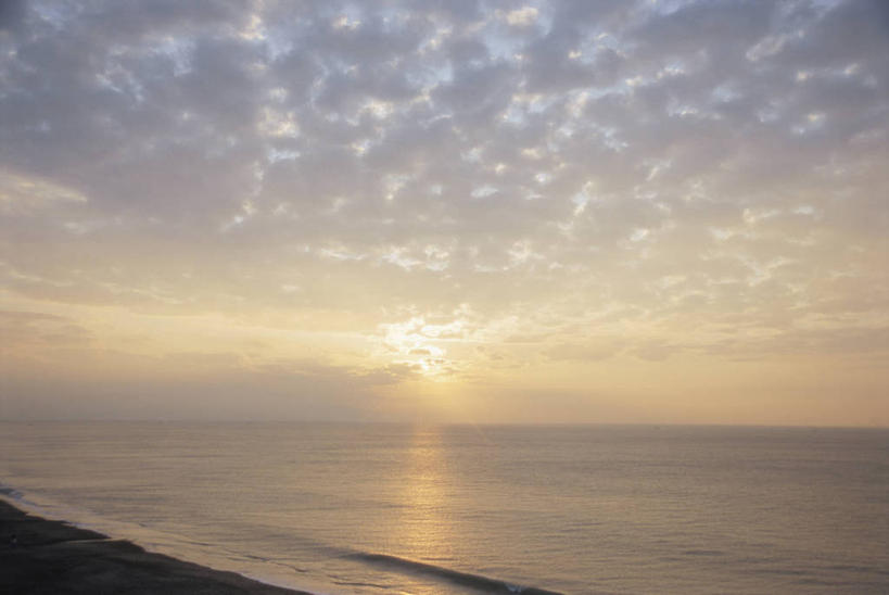 无人,横图,室外,白天,正面,旅游,度假,日出,海浪,海洋,美景,沙滩,太阳,神奈川,日本,亚洲,沙子,海岸,景观,浪花,水平线,云,云朵,辽阔,朝霞,晨曦,海平线,黎明,沙地,神奈川县,云彩,娱乐,蓝色,白云,蓝天,天空,阳光,自然,海水,天,享受,休闲,广阔,景色,放松,晴朗,一望无际,自然风光,海景,东亚,本州,关东地方,本州岛,日本国,无边无际,一马平川,大海,风浪,海,海水的波动,海滩,近岸浪,涌浪,朝阳,晴空,彩图,卯时,破晓,日始,三浦半岛,水天相接,水天一线