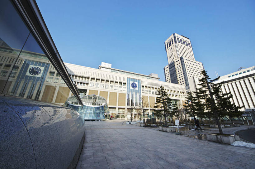 无人,横图,室外,白天,仰视,度假,美景,植物,城市风光,城市,车站,北海道,日本,亚洲,阴影,光线,影子,墙,景观,地铁站,站台,娱乐,月台,墙壁,墙面,树,树木,蓝色,绿色,蓝天,天空,阳光,自然,天,享受,休闲,景色,放松,生长,晴朗,成长,东亚,万里无云,札幌,日本国,北海道地方,北海道岛,县厅,北区,晴空,晴空万里,彩图,低角度拍摄,札幌站,札幌市