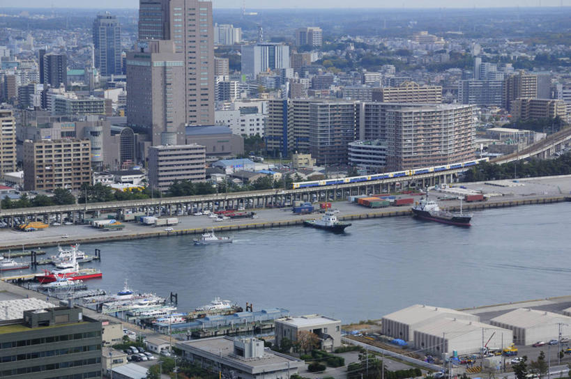 无人,家,高楼大厦,码头,横图,全景,俯视,航拍,室外,白天,度假,海浪,海洋,美景,天际线,植物,城市风光,城市,大厦,道路,港口,建筑,路,轮船,摩天大楼,公路,船,日本,亚洲,阴影,光线,影子,房屋,屋子,景观,浪花,公寓,交通,千叶县,娱乐,建设,洋房,楼房,住宅,树,树木,蓝色,绿色,蓝天,天空,阳光,自然,海水,交通工具,天,享受,休闲,景色,放松,生长,晴朗,成长,鸟瞰,载具,海景,东亚,本州,万里无云,关东地方,本州岛,日本国,千叶,大海,风浪,海,海水的波动,近岸浪,涌浪,晴空,晴空万里,马路,彩图,高角度拍摄,房子,摆渡口,埠头,大楼,渡口,渡头,港湾,高层建筑,高楼,海港,货运码头,口岸,摩天楼,商港,千叶港