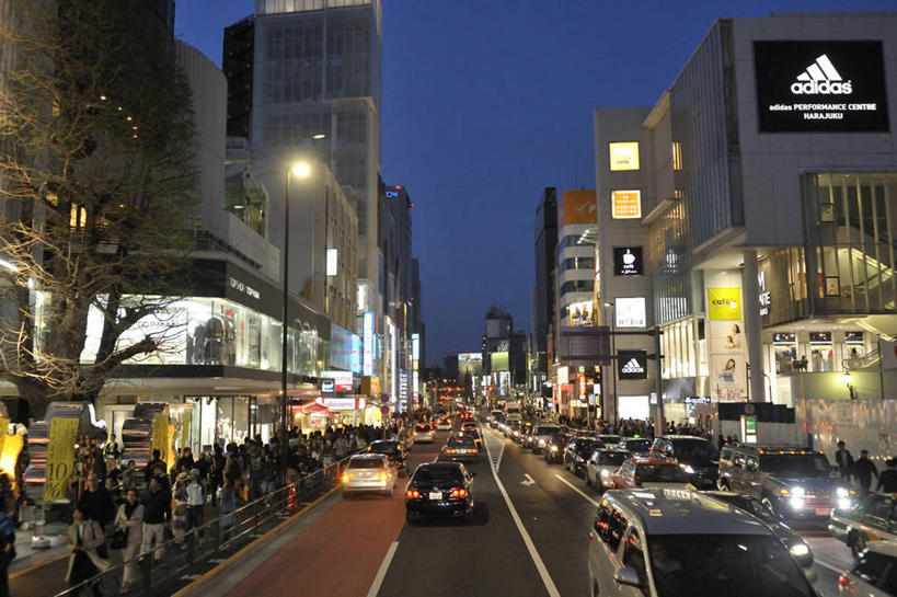 无人,高楼大厦,商店,横图,室外,夜晚,正面,购物,度假,消费,美景,植物,城市风光,超市,城市,大厦,道路,建筑,路,路灯,摩天大楼,商场,夜景,公路,汽车,照明,东京,日本,亚洲,阴影,光线,信息,影子,景观,灯光,分界线,停车线,交通,娱乐,建设,布告,布告栏,车,灯,树,树木,蓝色,绿色,蓝天,天空,自然,交通工具,轿车,天,享受,休闲,景色,放松,金融,百货,生长,成长,车行道,车行道分界线,照亮,通知,公告,传播,照明设备,载具,消息,标线,选购,贸易,百货公司,东亚,车行线,本州,关东地方,本州岛,日本国,东京都,血拼,涩谷,涉谷,涩谷区,明治神宫,公布栏,马路,彩图,大楼,高层建筑,高楼,购物商场,购物中心,摩天楼,商业中心