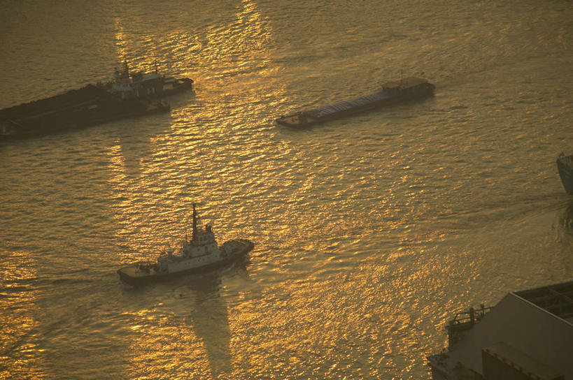 无人,横图,俯视,航拍,室外,白天,度假,河流,美景,日落,水,城市风光,城市,轮船,船,上海,中国,亚洲,波纹,飞溅,溅,液体,河水,景观,水滴,水流,晚霞,霞光,落日,娱乐,黄浦江,浦东,水珠,水纹,黄昏,船尾波,交通工具,波浪,享受,休闲,景色,彩霞,放松,申,鸟瞰,喷洒,载具,浦东新区,东亚,上海市,中华人民共和国,沪,华东地区,夕照,薄暮,夕阳,彩图,高角度拍摄,傍晚,春申江,斜阳