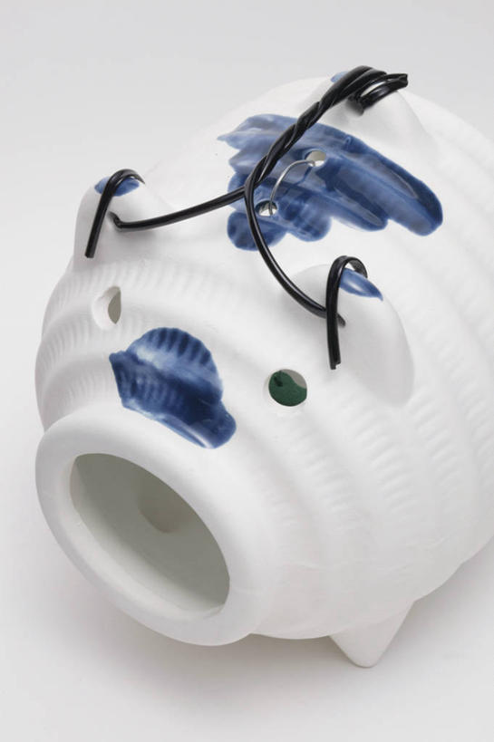 无人,竖图,俯视,室内,特写,白天,白色背景,静物,阴影,日本文化,反射,蚊香猪,影子,蚊香架,文化,一只,白色,摄影,影棚,和风,彩图,高角度拍摄,影棚拍摄,拍摄,蚊取豚,香薰器,小猪香炉,传统文化