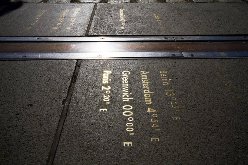 无人,横图,俯视,室外,特写,白天,旅游,度假,标志建筑,道路,地标,建筑,路,公路,英国,欧洲,伦敦,阴影,光线,影子,交通,首都,娱乐,建设,阳光,享受,休闲,旅游胜地,放松,西欧,大不列颠,格林威治,大不列颠及北爱尔兰联合王国,雾都,格林尼治,格林尼治天文台,格林威治天文台,马路,彩图,高角度拍摄,大不列颠王国,大英帝国,联合王国,日不落帝国,本初经线,本初子午线,格林尼治子午线,格林威治子午线,子午线