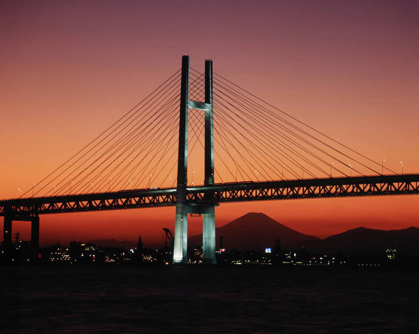 无人,横图,室外,白天,仰视,旅游,度假,海浪,海洋,日落,山,山脉,标志建筑,大桥,地标,建筑,桥梁,神奈川,日本,亚洲,浪花,山峰,晚霞,霞光,落日,斜拉桥,桥,山峦,横滨,横滨市,神奈川县,背光,娱乐,横滨海湾大桥,建设,天空,海水,黄昏,群山,天,享受,休闲,旅游胜地,彩霞,放松,逆光,海景,东亚,本州,首府,海湾大桥,关东地方,本州岛,日本国,夕照,薄暮,斜张桥,大海,风浪,海,海水的波动,近岸浪,涌浪,夕阳,彩图,低角度拍摄,傍晚,斜阳