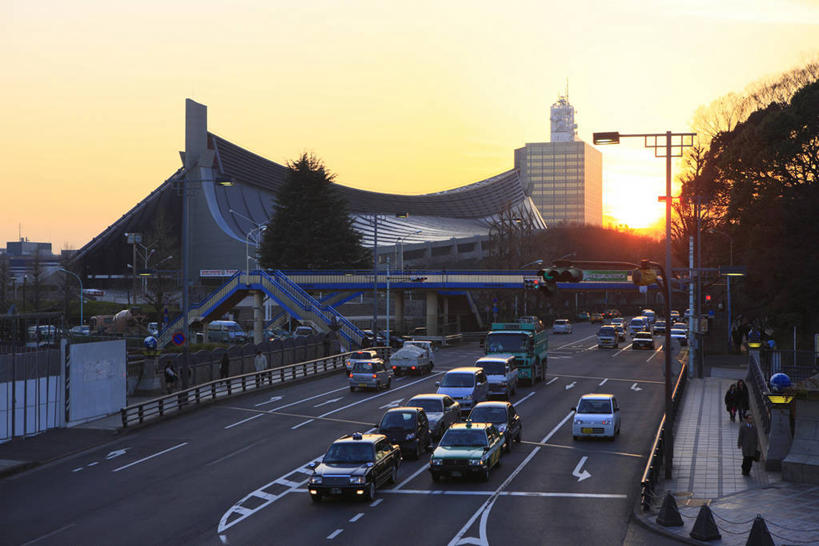 东方人,走,横图,室外,白天,正面,旅游,度假,日落,植物,标志建筑,道路,地标,建筑,路,路灯,公路,汽车,照明,东京,日本,亚洲,行人,服装,晚霞,霞光,落日,灯光,分界线,停车线,交通,许多人,休闲装,黄种人,娱乐,建设,路人,车,灯,树,树木,衣服,绿色,自然,黄昏,交通工具,轿车,一群人,享受,休闲,休闲服,旅游胜地,彩霞,放松,服饰,生长,成长,车行道,车行道分界线,照亮,照明设备,载具,标线,东亚,车行线,本州,关东地方,本州岛,日本国,东京都,涩谷,涉谷,涩谷区,夕照,薄暮,过客,男人,男性,年轻男性,年轻女性,女人,女性,亚洲人,夕阳,马路,步行,散步,走路,半身,彩图,傍晚,代代木国立综合体育馆,斜阳