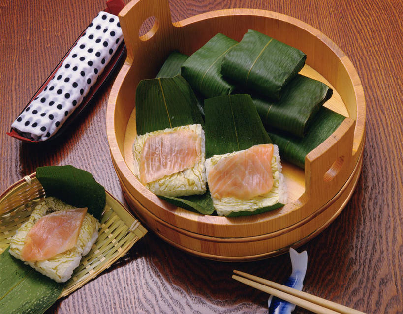 无人,横图,俯视,室内,特写,白天,烹饪,筷子,鳟鱼,餐具,阴影,芳香,反射,鱼,木桶,桶,影子,肉,鱼肉,日本料理,料理,食品,筷架,筷枕,文化,传统,水产,菜肴,美食,肉类,鱼类,食物,容器,日式料理,日式,摄影,佳肴,影棚,储藏,礼节,筷子架,棕叶,储存,水生动物,礼仪,水生物,肉食,鮅,赤眼鱼,红目鳟,红眼棒,抗菌,抗免氧化,抑菌,绿色银行,箸叶,进餐用具,野草鱼,彩图,高角度拍摄,影棚拍摄,拍摄,淡水生物,河鲜,贮存