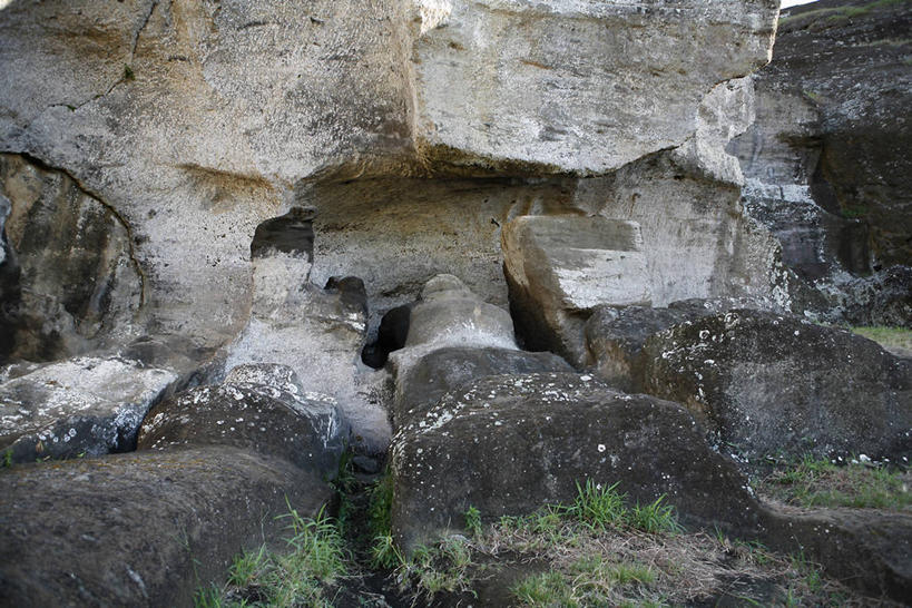 无人,横图,室外,白天,正面,旅游,度假,草地,草坪,石头,名胜古迹,植物,标志建筑,地标,建筑,复活节岛,智利,阴影,遗迹,光线,石子,影子,建筑群,古迹,文物,娱乐,建设,古建筑,草,绿色,阳光,享受,休闲,旅游胜地,南美,放松,南美洲,拉丁美洲,美洲,古文明,复活节岛石像,波利尼西亚,摩艾石像,亚美利加洲,南亚美利加洲,复活岛,智利共和国,摩艾像,波利尼西亚群岛,石块,岩石,彩图,复活节岛人像,赫布亚岛,拉帕努伊岛,毛埃石像,摩阿仪,摩埃石像,莫阿伊,帕赛兰,伊斯特岛