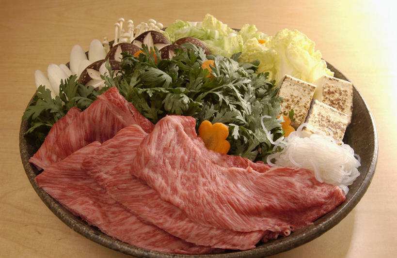 豆腐,无人,横图,俯视,室内,特写,白天,烹饪,餐桌,桌子,蔬菜,一堆,许多,阴影,堆叠,堆积,新鲜,反射,影子,菌菇,香菇,肉,日本料理,牛肉,料理,食品,很多,菌类,菜肴,美食,肉类,食物,日式料理,日式,食用菌,佳肴,有机食品,绿色食品,餐台,堆,真菌,豆制品,肉食,寿喜锅,椎茸,彩图,高角度拍摄,牛肉火锅,平庄菇,香菌,香蕈