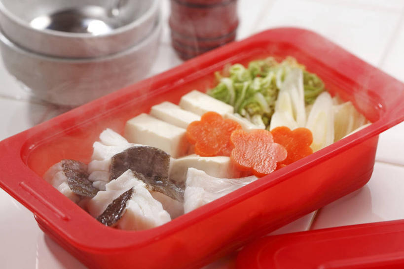 海鲜,豆腐,无人,横图,俯视,室内,特写,白天,烹饪,雾,餐桌,桌子,萝卜,胡萝卜,蔬菜,阴影,沸腾,朦胧,模糊,新鲜,反射,蒸汽,鱼,影子,塑料,肉,鱼肉,日本料理,料理,食品,水蒸气,水产,菜肴,美食,肉类,鱼类,海洋生物,食物,容器,塑料制品,碗,日式料理,日式,佳肴,有机食品,绿色食品,餐台,储藏,豆制品,储存,水生动物,海产品,黄萝卜,番萝卜,水生物,肉食,海底动物,鳕鱼,蒸发,鳘鱼,真鳕,红萝卜,甘荀,彩图,高角度拍摄,丁香萝卜,胡芦菔金,金笋,贮存