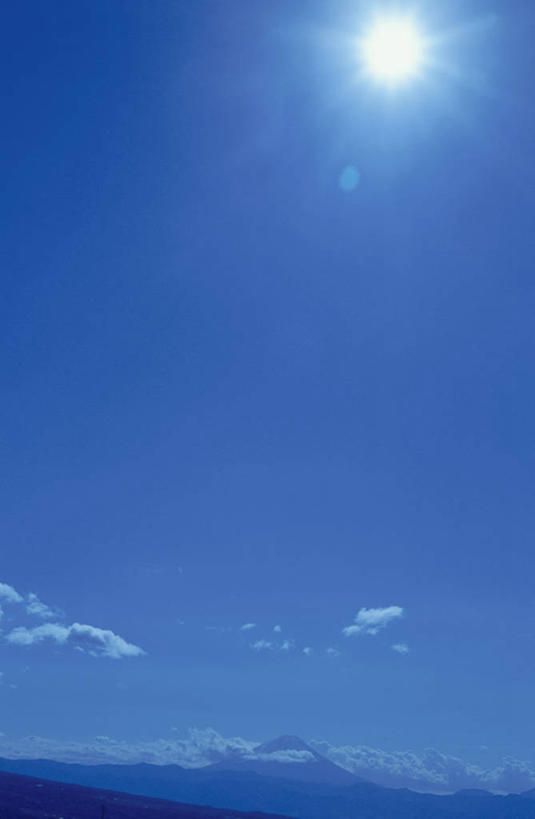 无人,公园,竖图,室外,白天,仰视,火山,美景,山,太阳,雪,雪山,大雪,长野县,富士山,日本,亚洲,阴影,光线,影子,冰,积雪,景观,山峰,雪景,云,云朵,冬季,冬天,山峦,云彩,蓝色,白云,蓝天,天空,阳光,自然,天,景色,寒冷,晴朗,冰冷,自然风光,东亚,本州,本州岛,日本国,中部地方,山梨,山梨县,长野,严寒,冰凉,酷寒,凛冽,凛凛,极冷,活火山,晴空,彩图,低角度拍摄,镜头光晕,透镜闪耀,眩光,国定公园,八岳中信高原国定公园