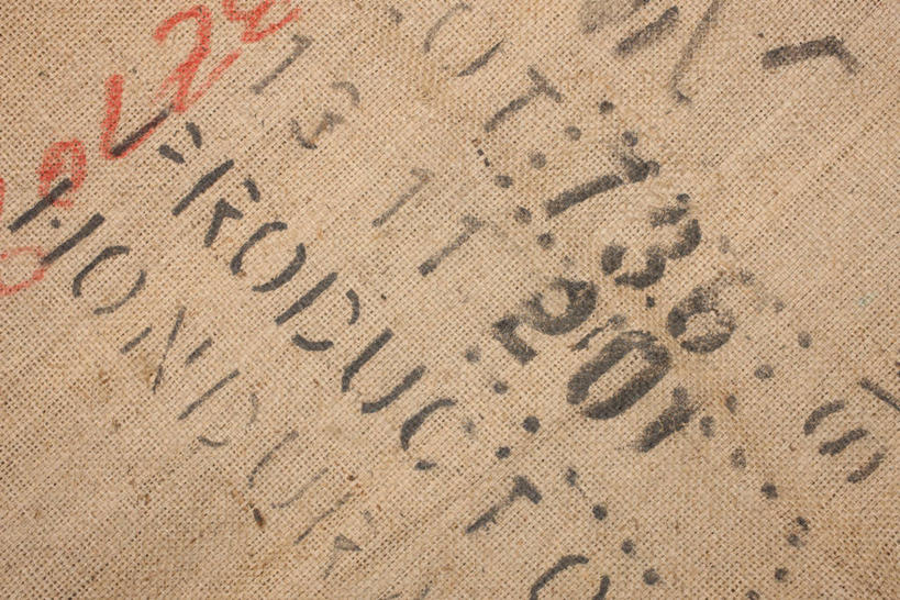 无人,横图,室内,特写,白天,正面,静物,纺织品,阴影,反射,纹路,英文,标志,布,数字,文字,纹理,影子,字符,字母,织物,标识,阿拉伯数字,英文字母,布匹,肌理,彩图,粗麻布