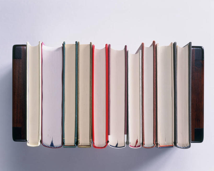 无人,横图,俯视,室内,特写,白天,白色背景,静物,书籍,一排,许多,阴影,整齐,反射,影子,很多,排列,书本,摄影,影棚,队列,挡书板,书挡,书夹,书立,书,图书,彩图,高角度拍摄,影棚拍摄,拍摄