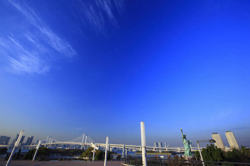无人,高楼大厦,横图,室外,白天,仰视,度假,自由,美景,植物,城市风光,标志建筑,城市,大桥,大厦,地标,建筑,摩天大楼,桥梁,雕塑,东京,自由女神像,日本,亚洲,自由女神,阴影,艺术,装饰,光线,雕刻,雕像,影子,景观,云,云朵,斜拉桥,桥,彩虹大桥,云彩,娱乐,建设,树,树木,蓝色,绿色,白云,蓝天,天空,阳光,自然,工艺品,天,享受,休闲,景色,放松,生长,晴朗,成长,纪念,御台场,美术,美好,主题,追求,陈列,东亚,向往,本州,关东地方,本州岛,日本国,东京都,功能,美学,日本彩虹大桥,港区,自由女神铜像国家纪念碑,东京港,台场,斜张桥,晴空,彩图,低角度拍摄,大楼,高层建筑,高楼,摩天楼,自由照耀世界,东京自由女神像