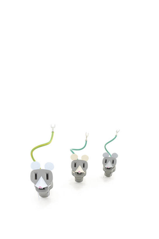 无人,竖图,室内,特写,白天,白色背景,正面,野生动物,老鼠,静物,一排,整齐,细菌,电器,插座,文化,传统,十二生肖,排列,三个,动物,属相,摄影,生肖,影棚,家用电器,队列,插线板,拖线板,病菌,传染,四害,电源转换器,排插,兽历,耗子,彩图,影棚拍摄,拍摄