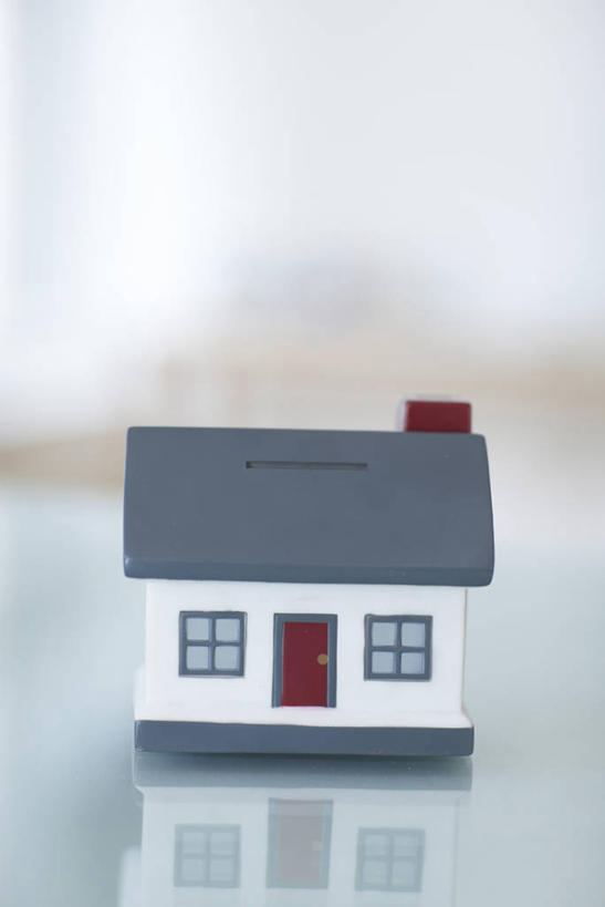 无人,竖图,室内,特写,白天,正面,桌面,桌子,静物,一座,阴影,朦胧,模糊,立体,反射,空间,影子,模型,规划,直观,建筑模型,建筑设计,设计,彩图