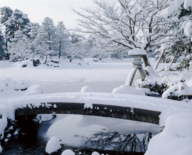 无人,横图,室外,白天,正面,旅游,度假,石头,美景,山,雪,雪山,大雪,日本,亚洲,阴影,光线,石子,影子,冰,积雪,景观,山峰,雪景,冬季,冬天,天桥,桥,枝条,山峦,娱乐,树枝,蓝色,蓝天,天空,阳光,自然,天,享受,休闲,景色,放松,寒冷,晴朗,人行桥,冰冷,自然风光,东亚,金泽,本州,万里无云,本州岛,日本国,金沢,金沢市,石川,石川县,中部地方,严寒,县厅,冰凉,酷寒,凛冽,凛凛,极冷,虬枝,枝杈,石块,晴空,晴空万里,彩图,金泽市