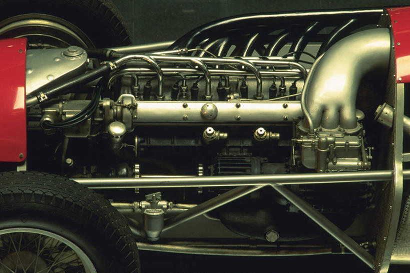 无人,横图,室内,特写,白天,正面,机器,汽车,静物,一辆,朦胧,模糊,车,黑色,轮胎,交通工具,轿车,发动机,机械,橡胶,马达,载具,橡胶制品,车胎,电动机,彩图,外胎,电动马达