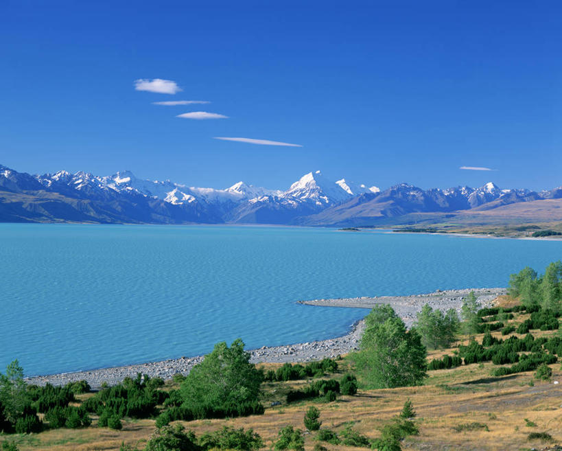 无人,横图,室外,白天,正面,旅游,度假,草地,草坪,湖,湖泊,石头,美景,山,山脉,水,峡谷,雪,雪山,植物,大雪,新西兰,阴影,光线,纹路,石子,纹理,影子,冰,湖面,积雪,景观,山峰,水流,水面,雪景,云,云朵,冬季,冬天,山谷,山峦,云彩,娱乐,草,树,树木,蓝色,绿色,白云,蓝天,天空,阳光,自然,湖水,群山,天,享受,休闲,景色,放松,寒冷,生长,晴朗,成长,连绵,冰冷,绵延,岩层,自然风光,大洋洲,山岭,肌理,严寒,库克山,南阿尔卑斯山脉,纽西兰,冰凉,酷寒,凛冽,凛凛,极冷,长白云之乡,联贯,新西兰南岛,石块,岩石,晴空,彩图,南阿尔卑斯山