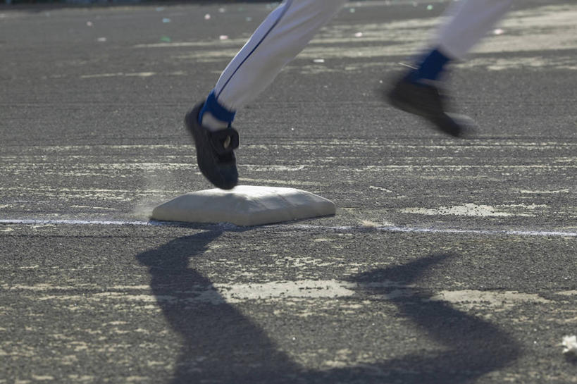 东方人,儿童,一个人,横图,室外,白天,侧面,运动服,运动鞋,锻炼,旅游,度假,纯洁,运动,鞋子,亚洲,仅一个男性,仅一个人,阴影,服装,裤子,朦胧,模糊,光线,棒球场,影子,球场,黄种人,娱乐,场地,运动裤,小孩,衣服,阳光,仅一个小孩,享受,休闲,放松,可爱,童年,童趣,服饰,休闲鞋,衣着,穿着,室外运动,器具,户外运动,童真,烂漫,无邪,衣饰,本垒板,天真,男孩,男人,男性,亚洲人,孩子,半身,彩图,健身,本垒,男生,运动装