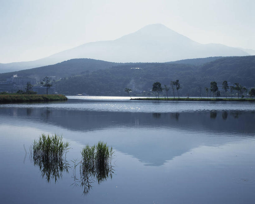 无人,公园,横图,室外,白天,正面,旅游,度假,湖,湖泊,美景,山,山脉,树林,水,植物,长野县,日本,亚洲,阴影,光线,影子,湖面,景观,山峰,水流,水面,山峦,娱乐,树,树木,蓝色,绿色,倒影,蓝天,天空,阳光,自然,湖水,群山,天,享受,休闲,景色,放松,白桦,生长,晴朗,成长,倒映,自然风光,东亚,本州,万里无云,本州岛,日本国,中部地方,山梨,山梨县,长野,反照,蓼科山,晴空,晴空万里,桦树,桦皮树,桦木,彩图,国定公园,诹访富士,八岳中信高原国定公园