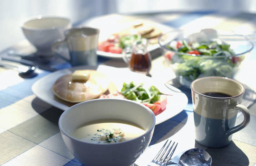 咖啡,无人,横图,俯视,室内,白天,烹饪,西餐,幸福,玉米,餐桌,桌子,蔬菜,杯子,餐具,玻璃,许多,阴影,朦胧,模糊,新鲜,反射,棒子,叉子,瓷器,碟子,盘,影子,玉蜀黍,调料,酱料,酱汁,蔬菜沙拉,汤,佐料,黄油,沙拉,料理,食品,咖啡杯,陶瓷制品,调味品,很多,调味料,娱乐,色拉,酱,沙拉酱,沙律,菜肴,美食,玻璃制品,食物,饮料,盘子,容器,碟,碗,享受,休闲,温馨,放松,乐趣,西式,佳肴,有机食品,绿色食品,餐台,色拉酱,储藏,苞米,提神,乳制品,舒适,储存,白脱油,瓷杯,醒脑,苞芦,玉米浓汤,餐叉,苞谷,软饮料,包谷,大蜀黍,番麦,薏米包,玉高粱,玉麦,珍珠米,乳脂,羹汤,进餐用具,彩图,高角度拍摄,贮存