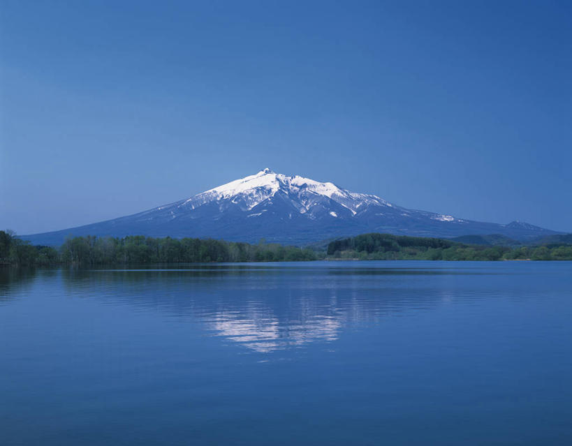 无人,横图,室外,白天,正面,旅游,度假,湖,湖泊,美景,森林,山,树林,水,雪,雪山,植物,大雪,日本,亚洲,阴影,波纹,光线,影子,冰,湖面,积雪,景观,山峰,水流,水面,雪景,冬季,冬天,涟漪,山峦,娱乐,树,树木,蓝色,绿色,倒影,蓝天,水纹,天空,阳光,自然,波浪,湖水,天,享受,休闲,景色,放松,寒冷,生长,晴朗,成长,冰冷,倒映,自然风光,东亚,本州,万里无云,本州岛,日本国,水晕,青森,青森县,东北地方,严寒,冰凉,酷寒,凛冽,凛凛,极冷,弘前,弘前市,反照,晴空,晴空万里,彩图,岩木山