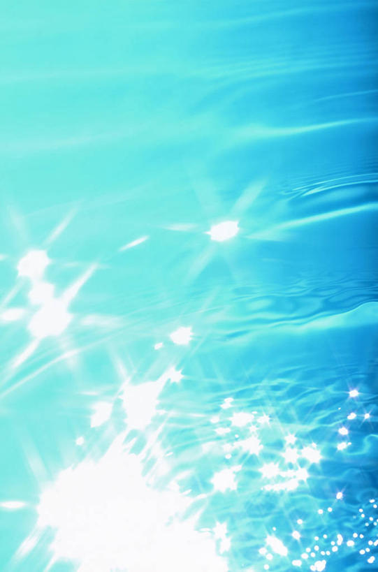 无人,体育馆,游泳池,竖图,俯视,室外,白天,水,阴影,光线,影子,水池,水面,泳池,倒影,阳光,游泳馆,倒映,反照,彩图,高角度拍摄,镜头光晕,透镜闪耀,眩光