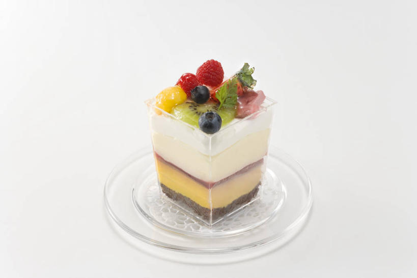 点心,奶酪,无人,横图,俯视,室内,特写,白天,白色背景,下午茶,餐桌,桌子,浆果,蓝莓,餐具,水果,一块,阴影,新鲜,反射,碟子,盘,影子,生食,干酪,起司,食品,果实,芝士,营养,食物,糕点,一个,红色,盘子,碟,乳酪,摄影,有机食品,绿色食品,影棚,单个,餐台,乳制品,发酵,山莓,树莓,三月泡,四月泡,山抛子,刺葫芦,悬钩子,馒头菠,高脚菠,龙船泡,泡儿刺,马斯卡彭奶酪,山都柿,蓝浆果,蓝靛果,彩图,高角度拍摄,影棚拍摄,拍摄,都柿,笃斯,蛋糕