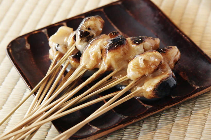 点心,无人,横图,俯视,室内,特写,白天,餐具,许多,阴影,反射,碟子,盘,席子,影子,食品,年糕,甜点,甜品,塌塌米,榻榻米,很多,小吃,竹签,食物,糕点,一个,盘子,碟,甜食,日式,单个,草席,取食签,叠席,彩图,高角度拍摄,日本小吃,日本年糕