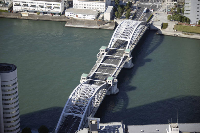 无人,高楼大厦,横图,俯视,航拍,室外,白天,度假,河流,美景,水,植物,城市风光,城市,大桥,大厦,建筑,摩天大楼,桥梁,东京,日本,亚洲,阴影,光线,影子,河水,景观,水流,桥,娱乐,拱桥,树,树木,绿色,阳光,自然,享受,休闲,景色,放松,拱形,生长,成长,鸟瞰,东亚,本州,关东地方,本州岛,日本国,东京都,隅田川,胜哄桥,彩图,高角度拍摄,大楼,高层建筑,高楼,摩天楼,钢拱桥