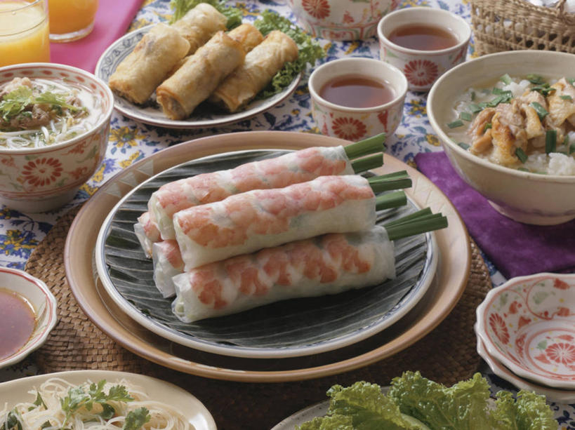 点心,果汁,无人,横图,俯视,室内,白天,烹饪,幸福,餐桌,茶,桌子,黄瓜,蔬菜,杯子,餐具,阴影,新鲜,反射,碟子,盘,影子,陶瓷,橙汁,茶叶,料理,食品,陶瓷制品,饮品,娱乐,春卷,菜肴,美食,玻璃制品,食物,饮料,盘子,容器,水杯,碟,碗,享受,休闲,温馨,放松,乐趣,佳肴,有机食品,绿色食品,餐台,储藏,提神,舒适,甜橙,储存,可口,薄饼,醒脑,春饼,越菜,越南菜,越南料理,适口,河粉,玻璃杯,橙子,橙,青瓜,胡瓜,彩图,高角度拍摄,米皮,越南春卷,鹄壳,黄橙,黄果,金橙,金环,金球,糖橙,越南河粉,贮存