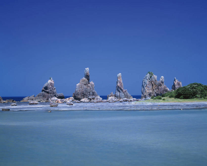 无人,横图,室外,白天,正面,旅游,度假,海浪,海洋,石头,美景,沙滩,日本,亚洲,阴影,光线,沙子,石子,影子,海岸,景观,浪花,沙地,娱乐,蓝色,蓝天,天空,阳光,自然,海水,天,享受,休闲,景色,放松,晴朗,自然风光,海景,东亚,本州,万里无云,本州岛,日本国,近畿地方,近畿,和歌山,和歌山县,串本町,桥杭岩,大海,风浪,海,海水的波动,海滩,近岸浪,石块,岩石,涌浪,晴空,晴空万里,彩图,东牟娄郡