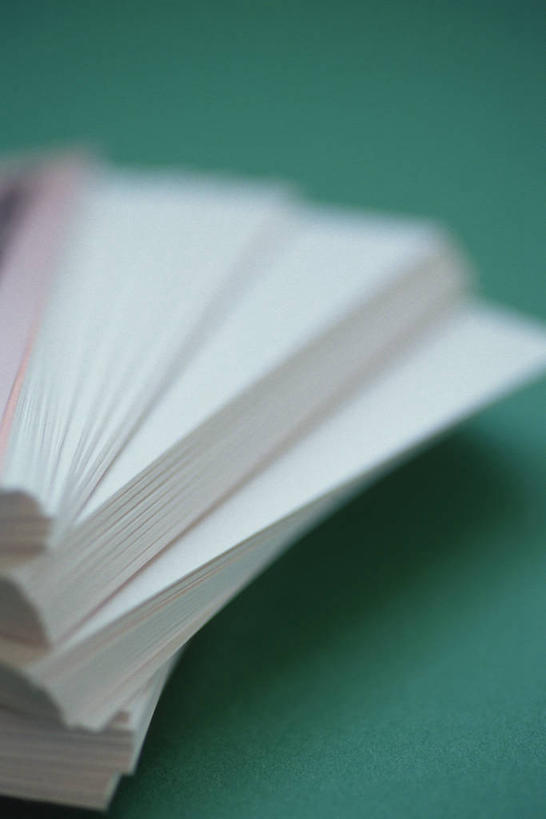 无人,竖图,室内,特写,白天,正面,静物,书籍,一堆,绿色背景,阴影,堆叠,堆积,朦胧,模糊,反射,影子,四本,书本,摄影,影棚,堆,书,图书,彩图,影棚拍摄,拍摄