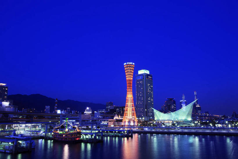 无人,横图,室外,夜晚,正面,旅游,度假,山,山脉,标志建筑,地标,建筑,轮船,夜景,船,日本,亚洲,停靠,阴影,光线,影子,山峰,灯光,山峦,娱乐,建设,交通工具,群山,享受,休闲,旅游胜地,放松,停泊,载具,东亚,观光塔,本州,本州岛,日本国,近畿地方,近畿,兵库,兵库县,神户,神户港,神户港口塔,神户市,神戸,县厅,神戸市,彩图,神户港塔