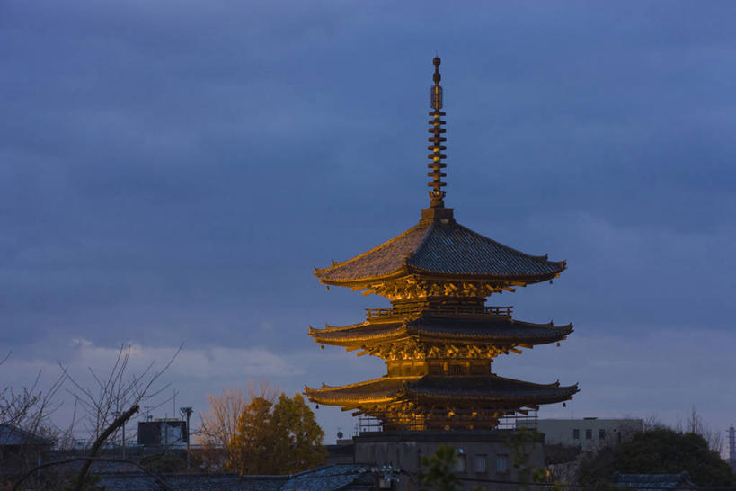 无人,横图,室外,白天,正面,旅游,度假,名胜古迹,日落,标志建筑,地标,建筑,京都,日本,亚洲,遗迹,晚霞,霞光,落日,塔,枝条,古迹,文物,娱乐,建设,古建筑,宝塔,佛塔,树枝,黄昏,享受,休闲,旅游胜地,彩霞,放松,京都府,古文明,东亚,本州,五重塔,本州岛,日本国,近畿地方,近畿,夕照,浮图,浮屠,虬枝,枝杈,薄暮,东寺,教王护国寺,夕阳,彩图,傍晚,塔婆,浮图塔,浮头,佛图,斜阳