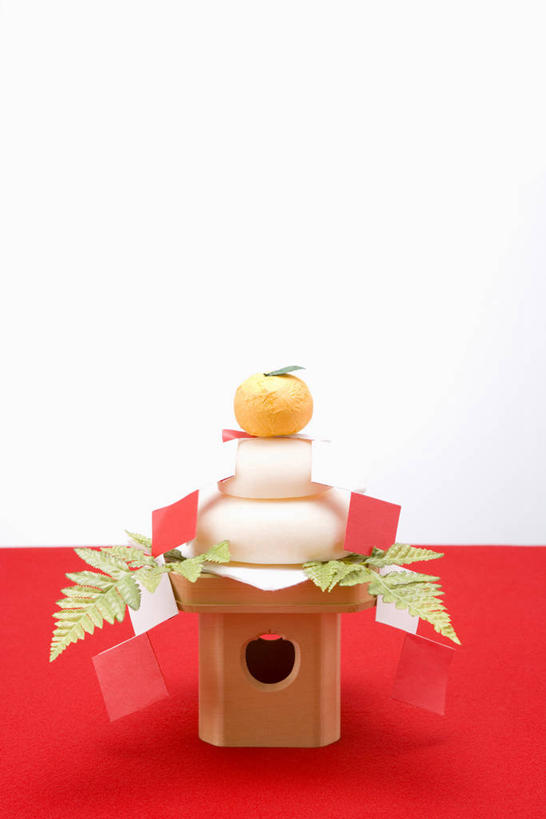 点心,无人,竖图,室内,白天,白色背景,正面,桌面,桌子,柑橘,水果,叶子,阴影,新鲜,反射,影子,生食,料理,食品,年糕,甜点,果实,绿叶,美食,食物,糕点,甜食,中式,嫩叶,摄影,有机食品,绿色食品,影棚,柑桔,叶,叶片,橘子,桔子,彩图,影棚拍摄,拍摄,大红蜜橘,大红袍,红橘,黄橘,宽皮橘,年年糕