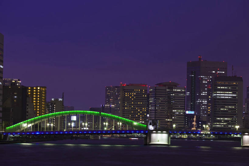 无人,高楼大厦,横图,室外,夜晚,正面,度假,海浪,海洋,美景,城市风光,标志建筑,城市,大桥,大厦,地标,建筑,摩天大楼,桥梁,东京,日本,亚洲,阴影,光线,影子,景观,浪花,建筑群,斜拉桥,桥,灯光,娱乐,建设,蓝色,蓝天,天空,海水,天,享受,休闲,景色,放松,海景,东亚,本州,关东地方,本州岛,日本国,东京都,隅田川,胜哄桥,斜张桥,大海,风浪,海,海水的波动,近岸浪,涌浪,彩图,大楼,高层建筑,高楼,摩天楼