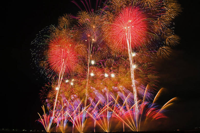 无人,横图,室外,夜晚,长时间曝光,仰视,烟火,夜景,日本,亚洲,辉煌,天空,焰火,天,灿烂,璀璨,礼花,光辉,曝光,东亚,本州,本州岛,日本国,中部地方,新潟,新潟县,花炮,礼花炮,绚烂,光耀,长冈,长冈市,烟花,彩图,低角度拍摄