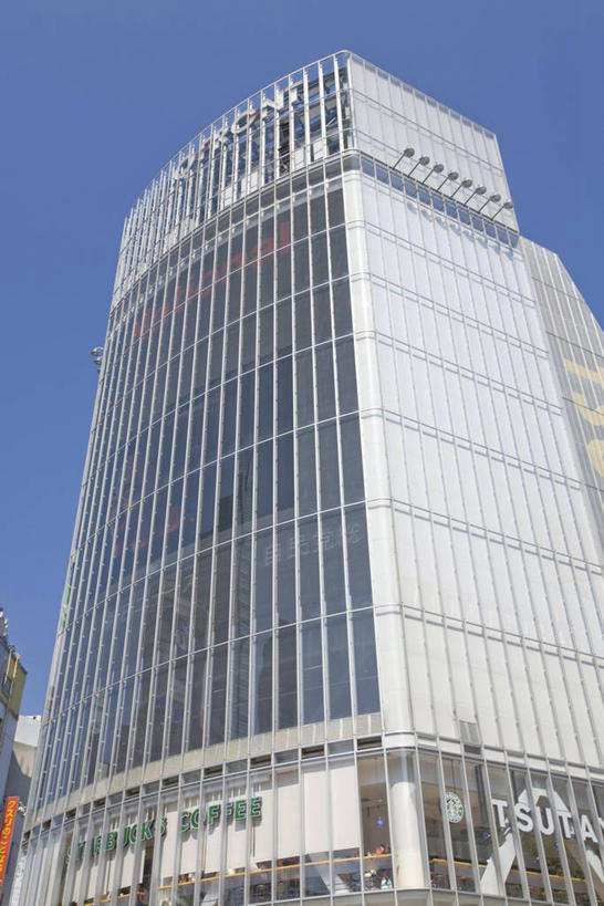 无人,火车站,竖图,室外,白天,仰视,旅游,度假,标志建筑,地标,建筑,车站,东京,日本,亚洲,阴影,光线,影子,站台,娱乐,建设,月台,蓝色,蓝天,天空,阳光,天,享受,休闲,旅游胜地,放松,晴朗,东亚,本州,万里无云,关东地方,本州岛,日本国,东京都,涩谷,涉谷,涩谷区,晴空,晴空万里,彩图,低角度拍摄,铁路车站,铁路站,涩谷站