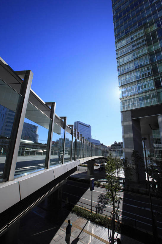 无人,高楼大厦,栏杆,竖图,室外,白天,正面,度假,办公楼,美景,城市风光,城市,大厦,建筑,路,摩天大楼,铁路,写字楼,火车,东京,日本,亚洲,阴影,光线,影子,景观,围栏,轨道,交通,铁轨,娱乐,护栏,车,蓝色,蓝天,天空,阳光,楼宇,交通工具,天,享受,休闲,商务楼,景色,放松,运输,千代田区,晴朗,载具,秋叶原,东亚,本州,万里无云,关东地方,本州岛,日本国,东京都,晴空,晴空万里,彩图,大楼,高层建筑,高楼,摩天楼