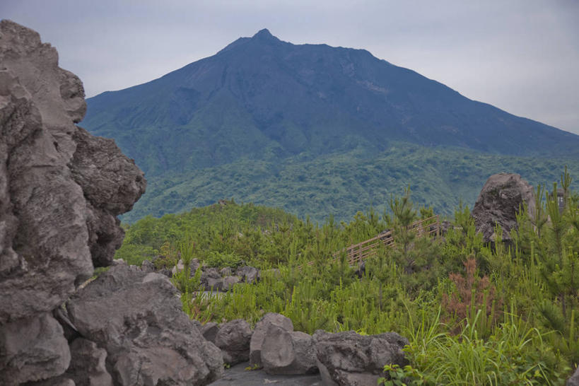 无人,横图,室外,白天,正面,旅游,度假,石头,美景,森林,山,山脉,树林,植物,鹿儿岛,日本,亚洲,石子,景观,山顶,山峰,乌云,云,阴天,云朵,山峦,云彩,娱乐,树,树木,绿色,天空,自然,群山,天,享受,休闲,景色,熔岩,放松,茂密,茂盛,生长,成长,昏暗,阴沉,自然风光,火山岩,东亚,日本国,九州本岛,九州,九州岛,九州地方,鹿儿岛县,颠峰,极峰,玄武岩,石块,岩石,彩图